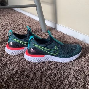 Nike Epic Phantom React Flyknit Running Shoes
